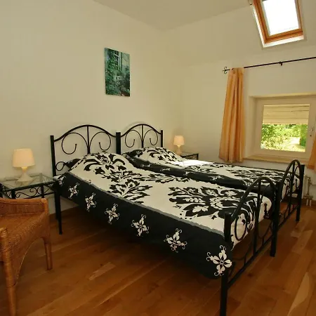 With Garden Views בית נופש *