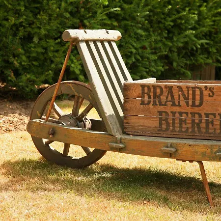 With Garden Views בית נופש *