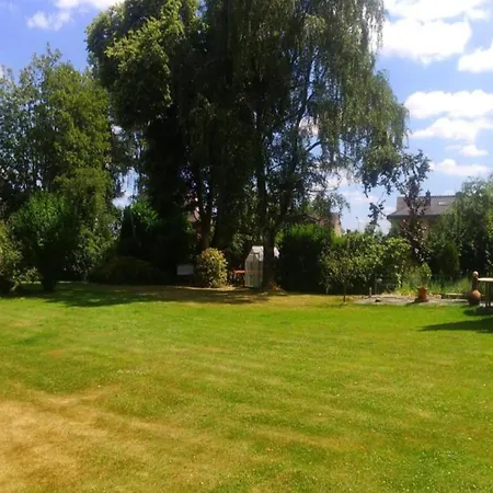 בית נופש With Garden Views *