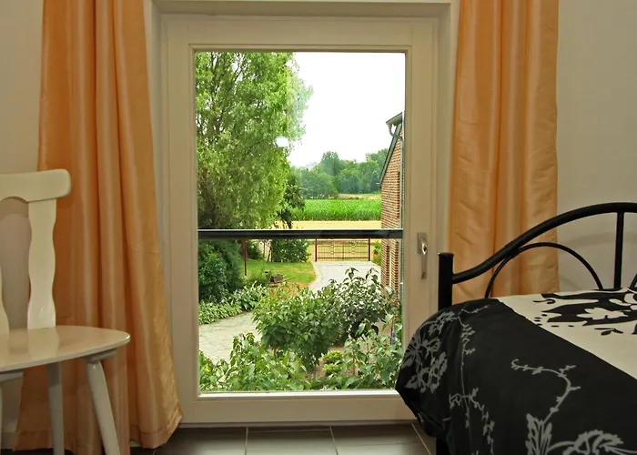 With Garden Views Nyaraló